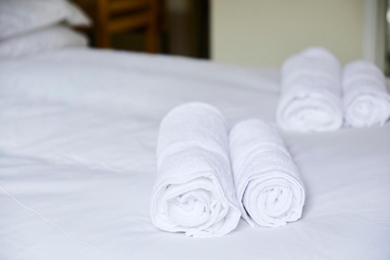 The Lord Grenfell Bed & Breakfast Maidenhead Ngoại thất bức ảnh Clean towels on a bed