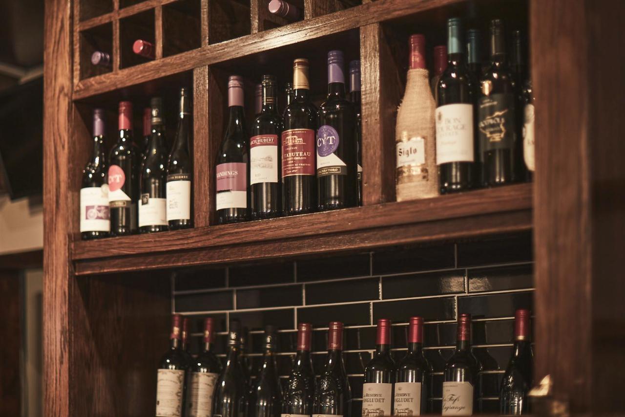 The Lord Grenfell Bed & Breakfast Maidenhead Ngoại thất bức ảnh Wine bottles in a wine rack