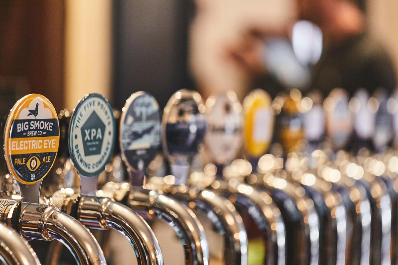 The Lord Grenfell Bed & Breakfast Maidenhead Ngoại thất bức ảnh Beer taps at the brewery