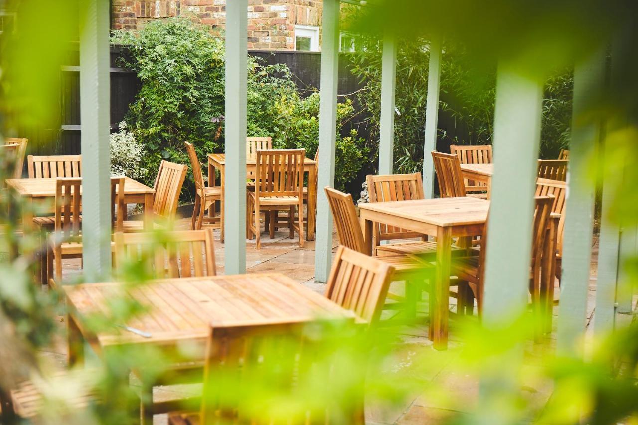 The Lord Grenfell Bed & Breakfast Maidenhead Ngoại thất bức ảnh The garden at The Crown