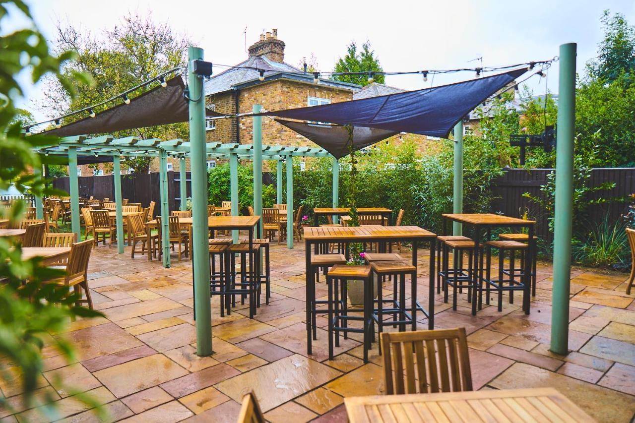 The Lord Grenfell Bed & Breakfast Maidenhead Ngoại thất bức ảnh The roof terrace at the Duke of Cumberland